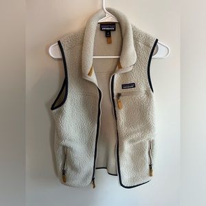 Patagonia Cream vest. Never worn. Great condition.